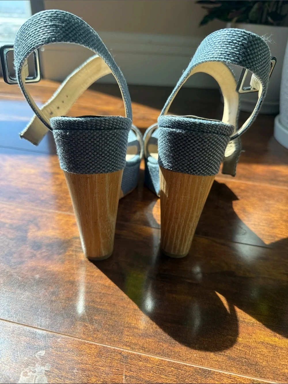 Chunky Platform Ankle-Strap wedge